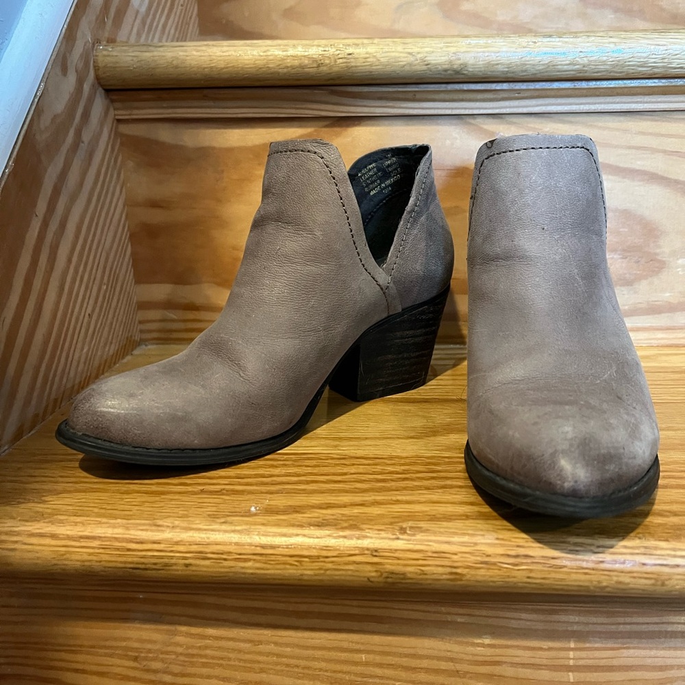 Steve Madden Adelphie Taupe with burnished toes - Size 6M
